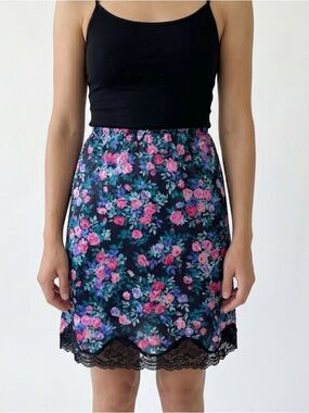 Vanity Fair Floral Slip Skirt – Size Medium| Stretchy | Lace Trim‎ Midi Slip